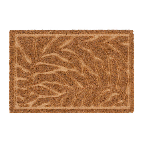 El felpudo KONTANTER es de color marrón natural, rectangular, con un patrón de hojas en 3D sobre fibra de coco.