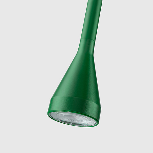 Lámpara ajustable verde moderna con diseño elegante sobre fondo blanco.