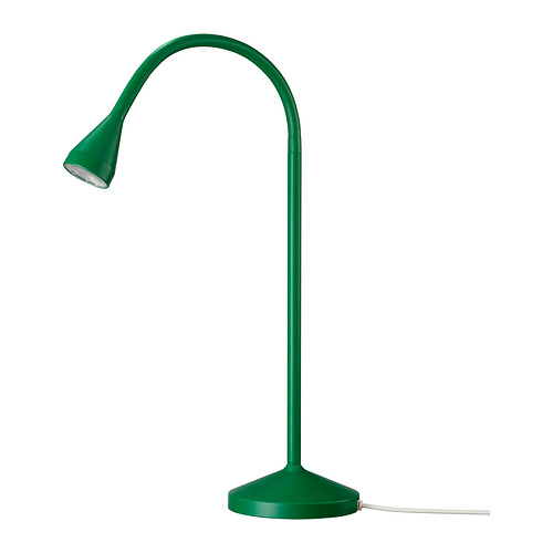 Lámpara LED NÄVLINGE verde con cuello ajustable para una luz enfocada.
