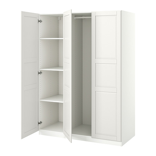 Armario PAX blanco de ikea, abierto, con estantes y barra para colgar.