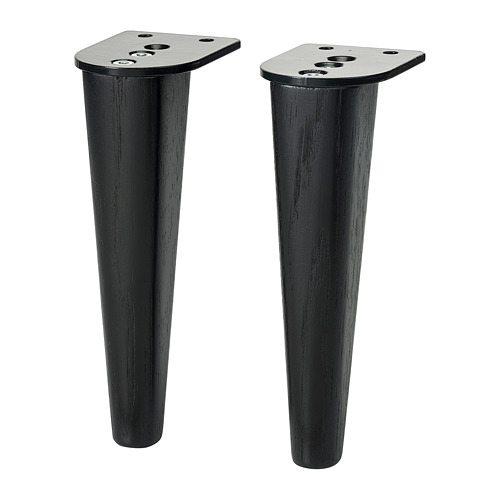 Dos patas de mueble SMEDSTORP negras, diseño cónico, roble macizo, elegante, moderno, con herrajes metálicos.