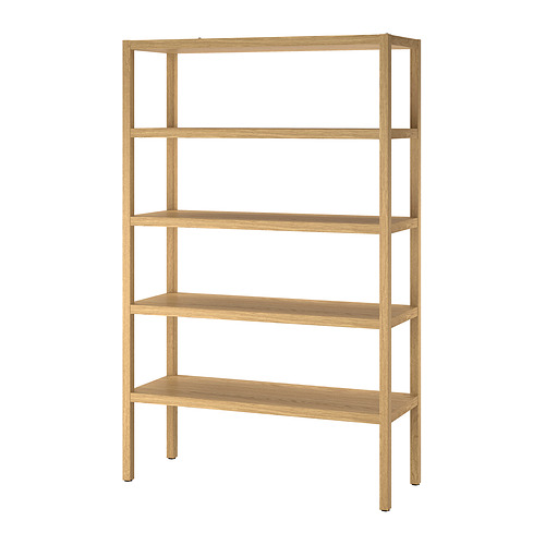 La estantería de madera ikea STOCKHOLM 2025 marrón claro con cuatro estantes anchos. Tiene un diseño escandinavo elegante y minimalista.