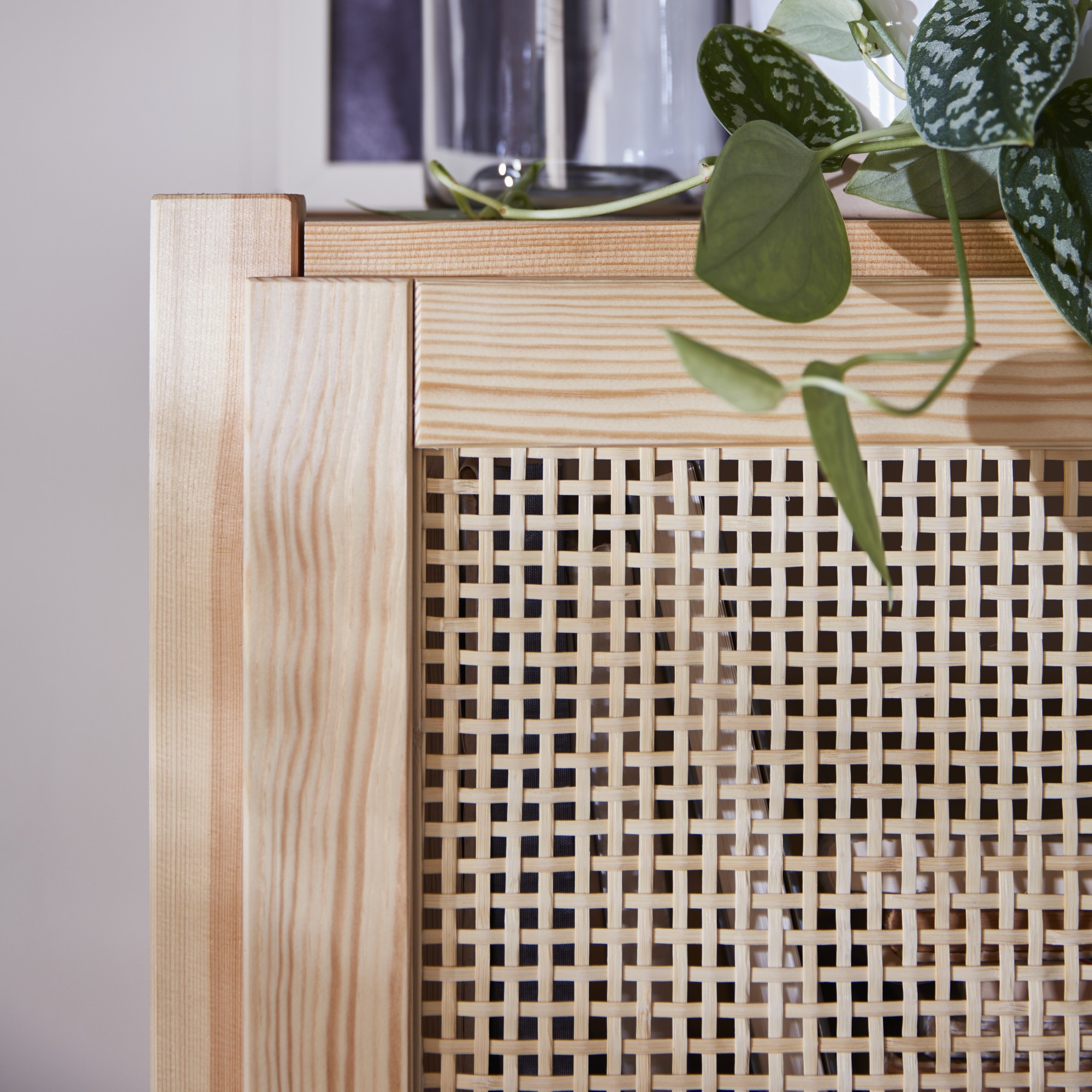 IVAR, estantería con puertas. 3 de 5 open dialog