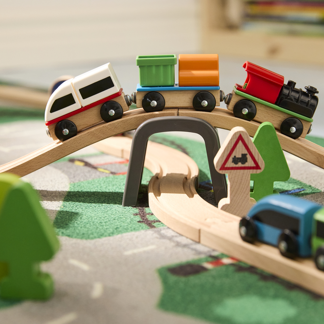 LILLABO, 45-piece train set with track. 3 of 6 open dialog