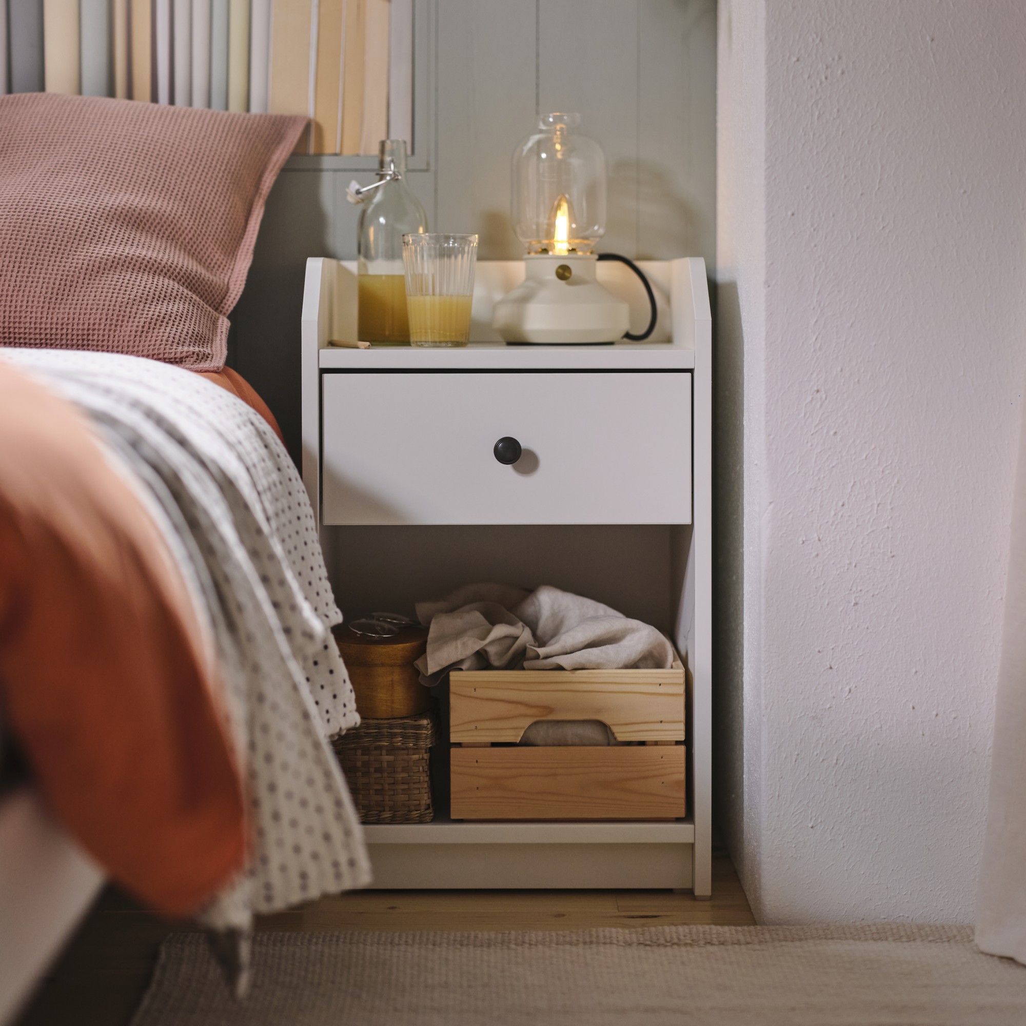 HAUGA, mesa de noche. 2 de 6 open dialog