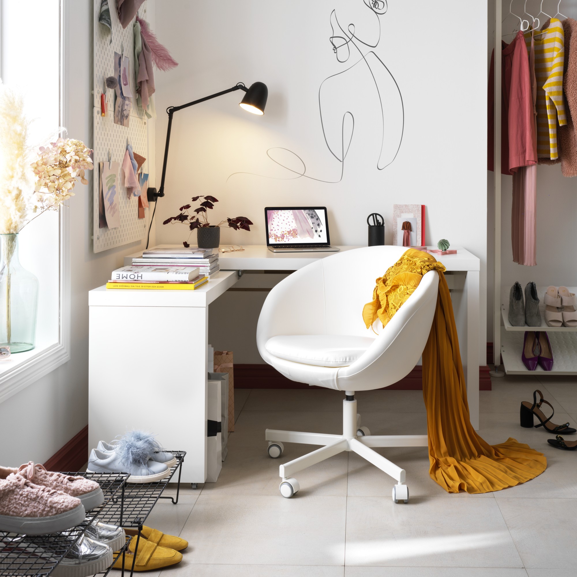 MALM, desk with pull-out panel. 2 of 6 open dialog