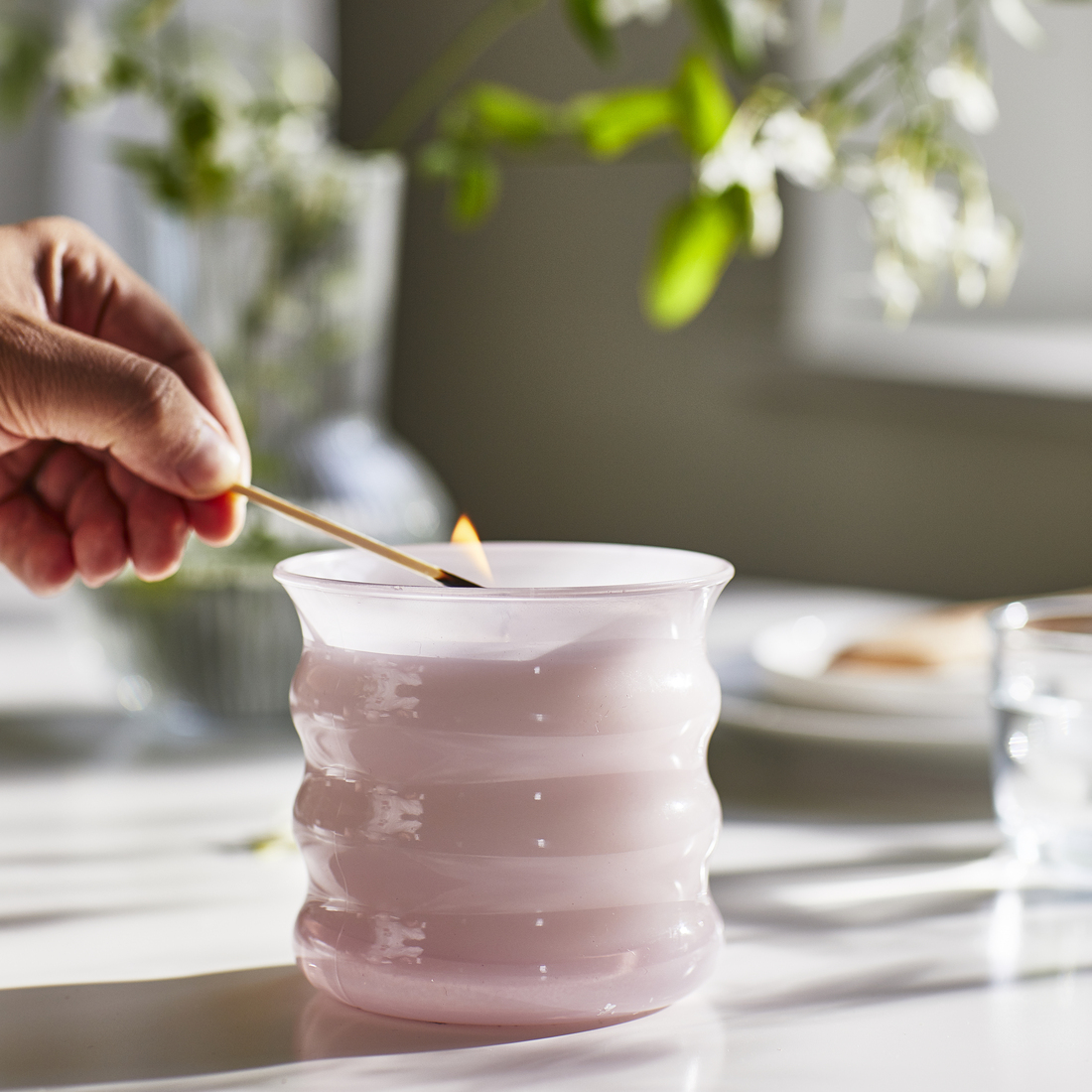 LUGNARE, scented candle in glass. 2 of 7 open dialog