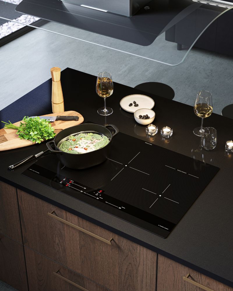 Sleek countertop with FASCINERA board, ROGESTAD cooktop, DYRGRIP glasses, INTRESSANT grinder, JÄMLIK candle and VARDAGEN pot.