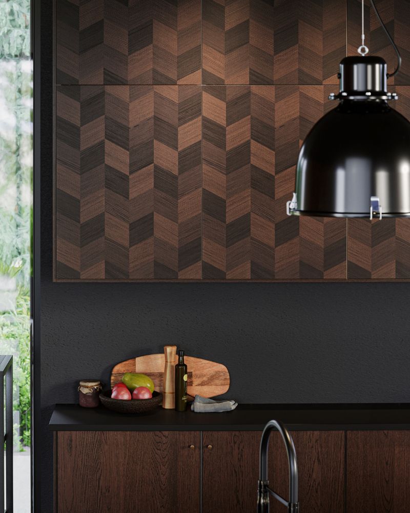 Kitchen with FASCINERA board, INTRESSANT grinder, SALLSJÖN faucet and EKBACKEN countertop paired with METOD and SEKTION units.