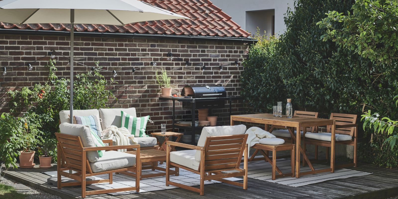 dining and outdoor seating area