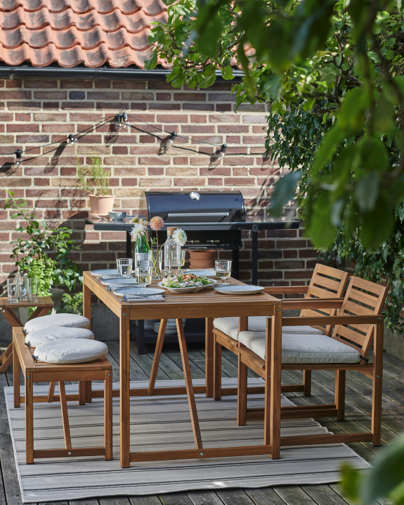 dining and outdoor seating area