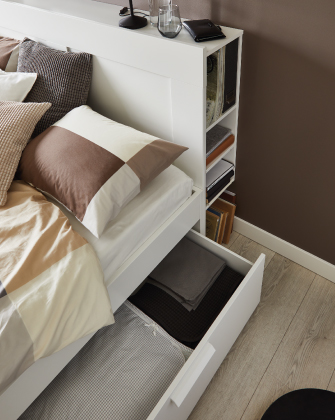 Cama con cajones de almacenamiento integrados