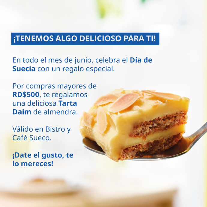 Porción de tarta Daim de almendra en cuchara con promoción de junio.